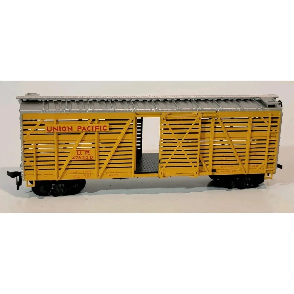 Vintage Ho Scale Union Pacific Stock Car Freight Car Model Train Car #47630D‎